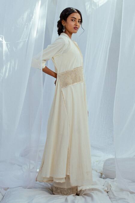 Latha Puttanna White Hand Woven Cotton Floral Motifs Bindhu Coat Online at Aza Fashions Latha Puttanna_White Hand Woven Cotton Floral Motifs Bindhu Coat _Online_at_Aza_Fashions