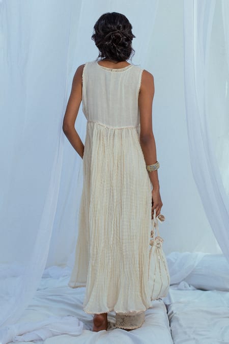 Shop Latha Puttanna White Hand Woven Cotton Floral Motifs V Neck Daivani Shrug at Aza Fashions Shop_Latha Puttanna_White Hand Woven Cotton Floral Motifs V Neck Daivani Shrug _at_Aza_Fashions