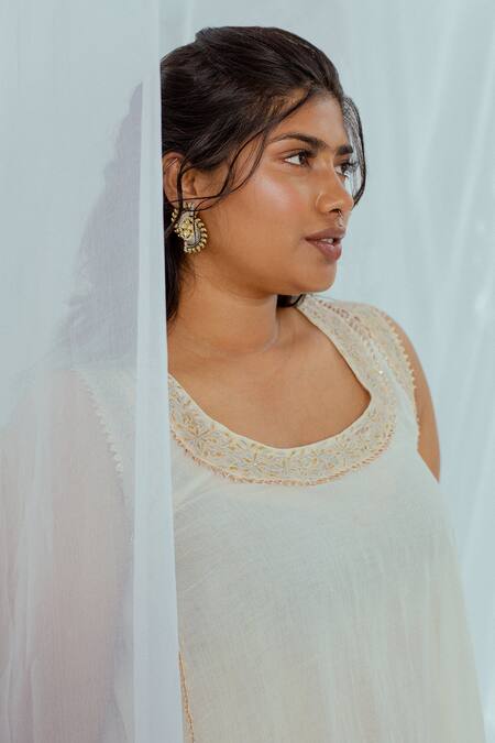 Buy Latha Puttanna White Hand Woven Cotton Floral Motifs U Neck Dipa Tunic Online at Aza Fashions Buy_Latha Puttanna_White Hand Woven Cotton Floral Motifs U Neck Dipa Tunic _Online_at_Aza_Fashions