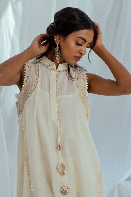 Buy Latha Puttanna White Hand Woven Cotton Floral Motifs Mandarin Collar Jivika Tunic Online at Aza Fashions Buy_Latha Puttanna_White Hand Woven Cotton Floral Motifs Mandarin Collar Jivika Tunic _Online_at_Aza_Fashions