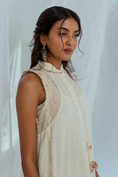 Shop Latha Puttanna White Hand Woven Cotton Floral Motifs Mandarin Collar Jivika Tunic Online at Aza Fashions Shop_Latha Puttanna_White Hand Woven Cotton Floral Motifs Mandarin Collar Jivika Tunic _Online_at_Aza_Fashions