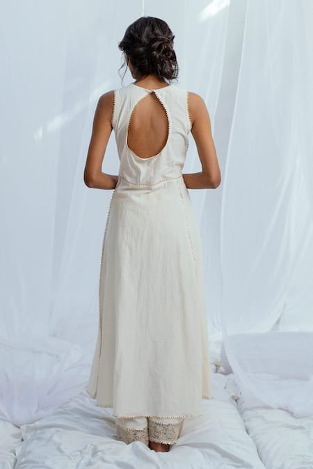 Shop Latha Puttanna White Hand Woven Cotton Floral Motifs Jaya Tunic at Aza Fashions Shop_Latha Puttanna_White Hand Woven Cotton Floral Motifs Jaya Tunic _at_Aza_Fashions