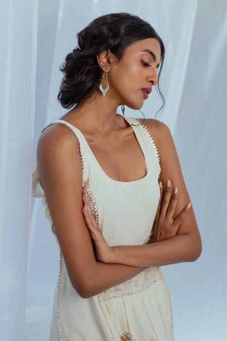 Latha Puttanna White Hand Woven Cotton Floral Motifs U Neck Jahnvika Tunic at Aza Fashions Latha Puttanna_White Hand Woven Cotton Floral Motifs U Neck Jahnvika Tunic _at_Aza_Fashions