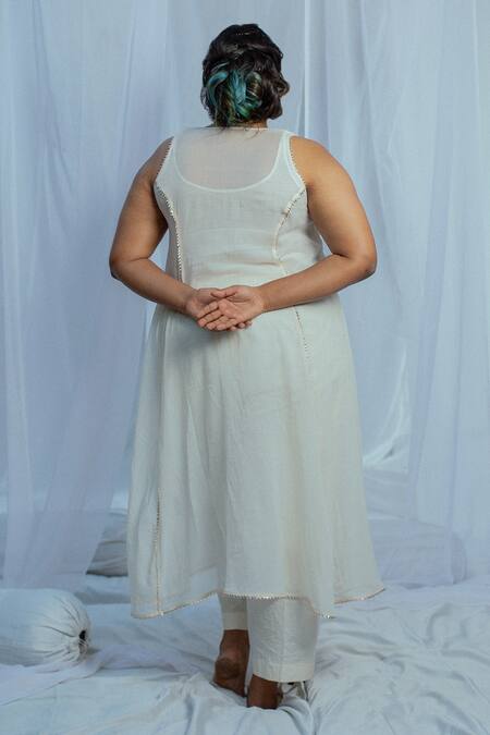 Shop Latha Puttanna White Hand Woven Cotton Floral Motifs Notched Sajni Tunic at Aza Fashions Shop_Latha Puttanna_White Hand Woven Cotton Floral Motifs Notched Sajni Tunic _at_Aza_Fashions