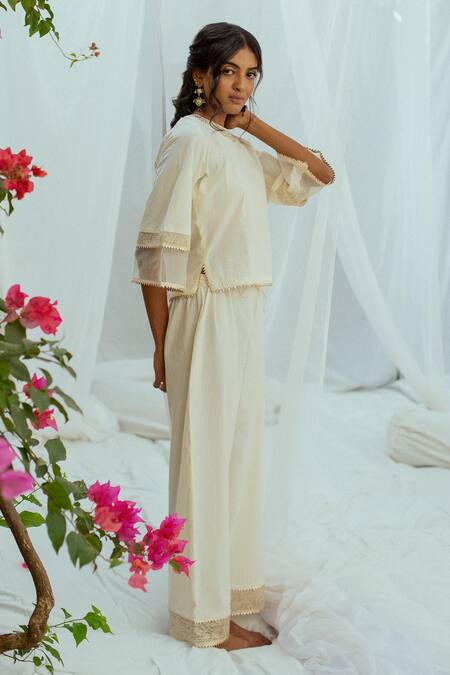 Latha Puttanna White Hand Woven Cotton Floral Motifs Round Samarya Top Online at Aza Fashions Latha Puttanna_White Hand Woven Cotton Floral Motifs Round Samarya Top _Online_at_Aza_Fashions