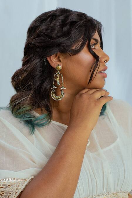 Shop Latha Puttanna White Hand Woven Cotton Notched Satvi Kaftan Online at Aza Fashions Shop_Latha Puttanna_White Hand Woven Cotton Notched Satvi Kaftan _Online_at_Aza_Fashions