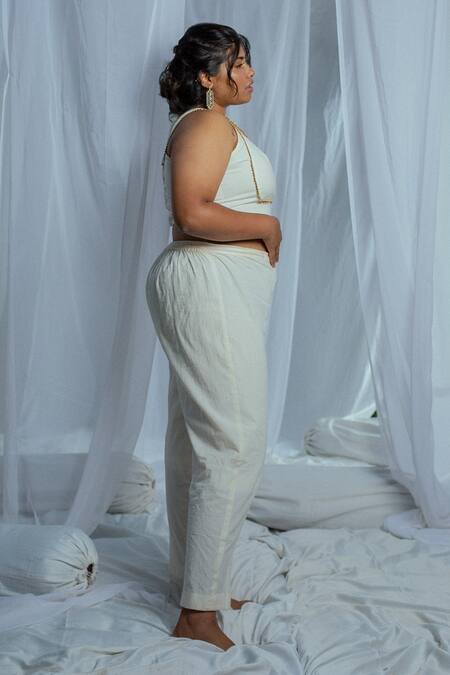 Latha Puttanna White Hand Woven Cotton Floral Motifs Round Eksha Blouse Online at Aza Fashions Latha Puttanna_White Hand Woven Cotton Floral Motifs Round Eksha Blouse _Online_at_Aza_Fashions