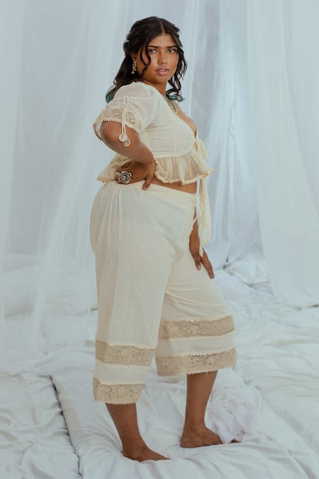 LATHA PUTTANNA_White Hand Woven Cotton Floral Motifs Plunge V Neck Geeti Blouse _Online_at_Aza_Fashions