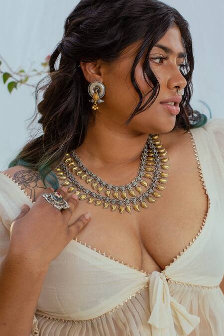 Shop_LATHA PUTTANNA_White Hand Woven Cotton Floral Motifs Plunge V Neck Geeti Blouse _Online_at_Aza_Fashions