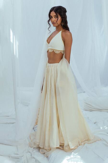 Buy Latha Puttanna White Silk Organza Floral Motifs Hara Dupatta Online at Aza Fashions Buy_Latha Puttanna_White Silk Organza Floral Motifs Hara Dupatta _Online_at_Aza_Fashions