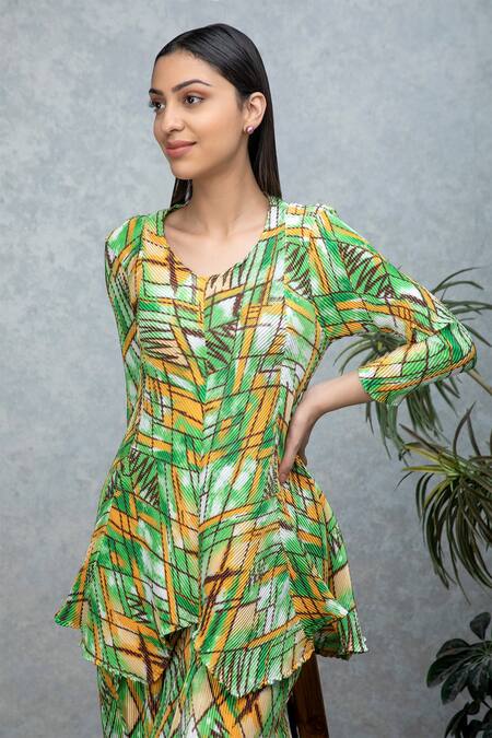 Buy Rhe-Ana Green Pleated Abstract Print Round Rebecca Top Online at Aza Fashions Buy_Rhe-Ana_Green Pleated Abstract Print Round Rebecca Top _Online_at_Aza_Fashions