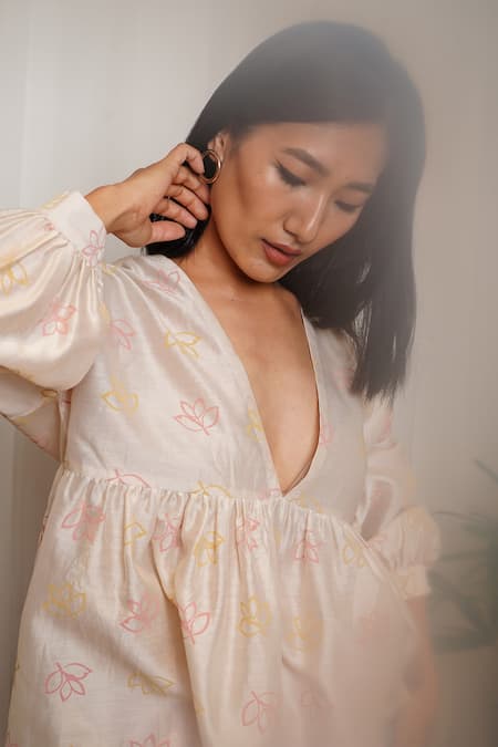 Buy_Shiori_White Chanderi Floral Motifs V Neck Double Leaf Printed Top_Online_at_Aza_Fashions