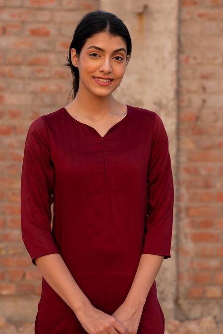 Sunoh Studio_Red Viscose Sadka Solid Kurta And Pant Set_at_Aza_Fashions