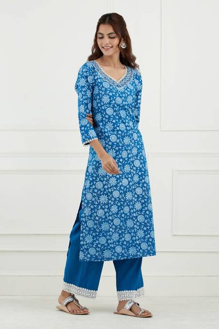 Tashee Blue Cotton Floral V Neck Print Kurta Set Online at Aza Fashions Tashee_Blue Cotton Floral V Neck Print Kurta Set _Online_at_Aza_Fashions