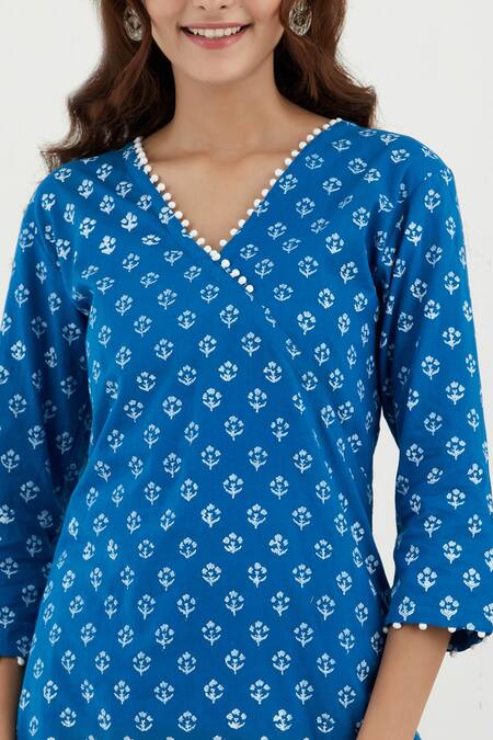 Shop_Tashee_Blue Cotton Floral V Neck Print Kurta Set _Online_at_Aza_Fashions