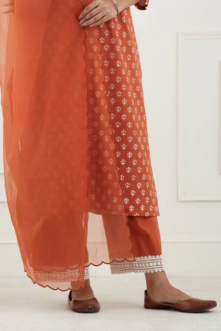Tashee_Brown Cotton Floral V Neck Print Kurta Set _at_Aza_Fashions