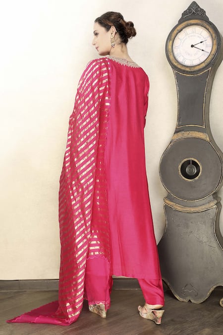 Falguni.Foram Placement Embroidered Kurta Pant Set 