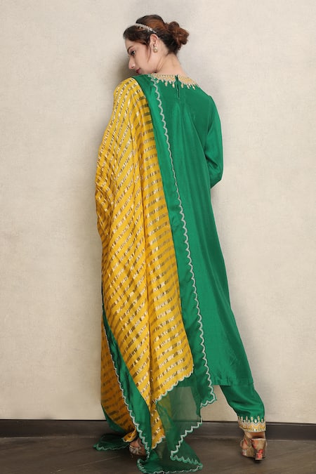 Falguni.Foram Placement Embroidered Kurta Pant Set 