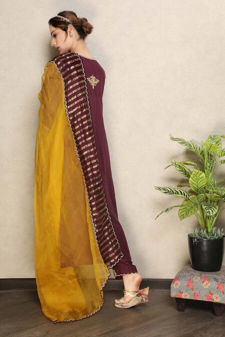 Falguni.Foram Floral Embroidered Kurta Pant Set 