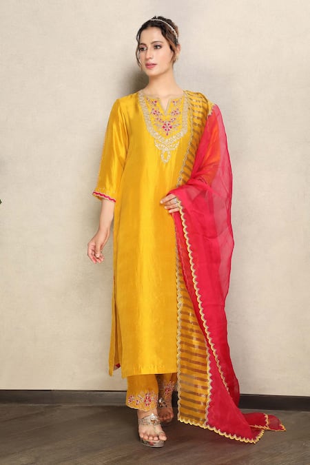 Falguni.Foram Floral Embroidered Kurta Pant Set 