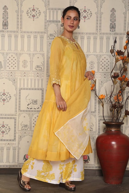 Falguni.Foram_Yellow Kurta Silk, Pant Digital Print Mal And Scarf Silk, Set _Online_at_Aza_Fashions