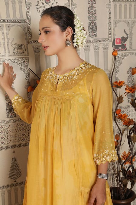Buy_Falguni.Foram_Yellow Kurta Silk, Pant Digital Print Mal And Scarf Silk, Set _Online_at_Aza_Fashions