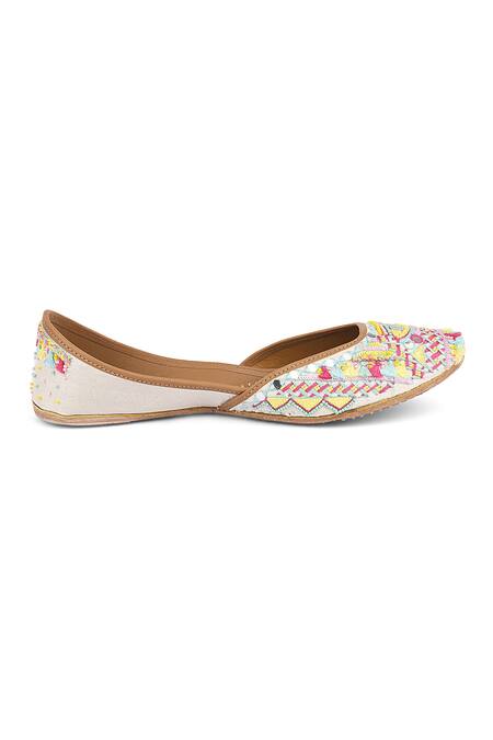 Jutti Express_White Geometric Embroidered Juttis _Online_at_Aza_Fashions