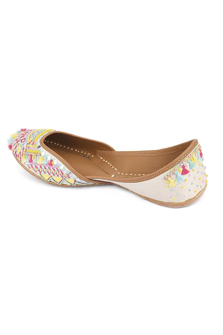 Buy_Jutti Express_White Geometric Embroidered Juttis _Online_at_Aza_Fashions