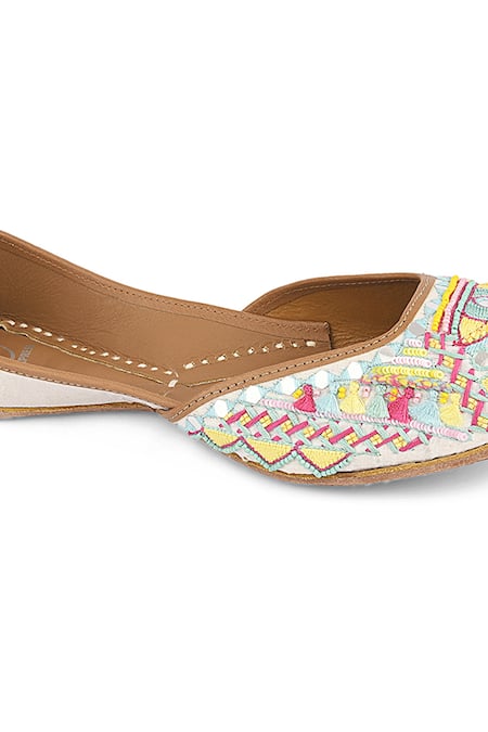 Jutti Express_White Geometric Embroidered Juttis _at_Aza_Fashions