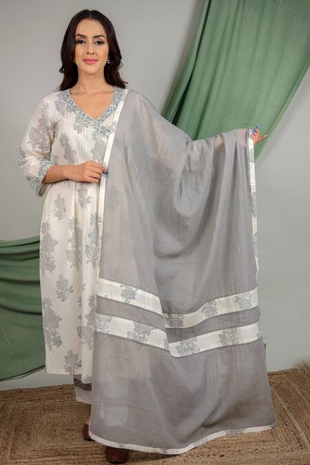Priya Chaudhary_White Cotton Block Print V Neck Angrakha Kurta Pant Set_Online_at_Aza_Fashions
