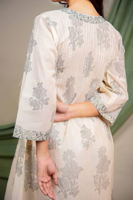 Priya Chaudhary_White Cotton Block Print V Neck Angrakha Kurta Pant Set_at_Aza_Fashions