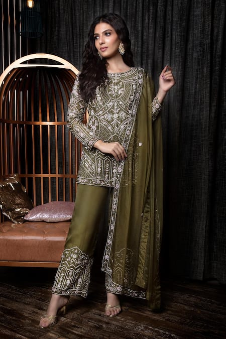 The Royaleum Floral Embroidered Kurta Set 