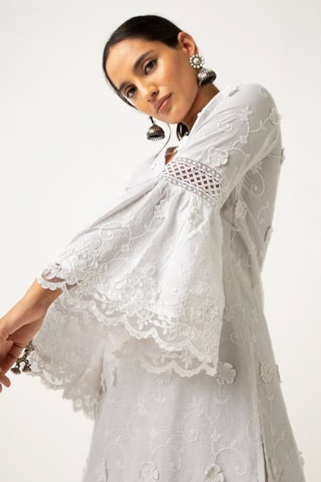 Roze_White 100% Cotton Thread Notched Firosa Floral Embroidered Kurta _Online_at_Aza_Fashions