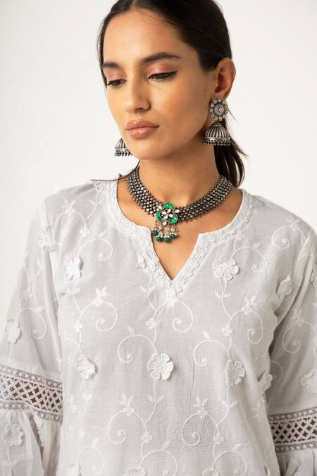 Buy_Roze_White 100% Cotton Thread Notched Firosa Floral Embroidered Kurta _Online_at_Aza_Fashions