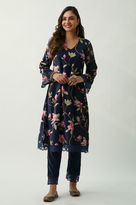 Roze Maeen Velvet Printed Kurta  