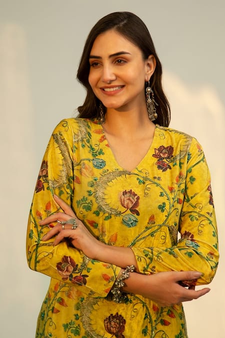 Buy_Roze_Yellow Velvet Cutdana Work, Floral Print V Neck Sehrish Kurta And Palazzo Set _Online_at_Aza_Fashions