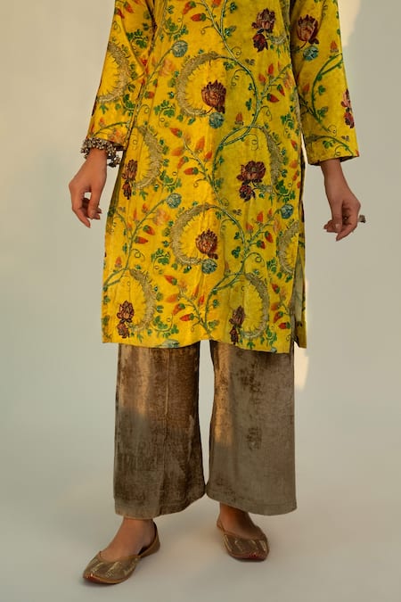 Roze_Yellow Velvet Cutdana Work, Floral Print V Neck Sehrish Kurta And Palazzo Set _at_Aza_Fashions