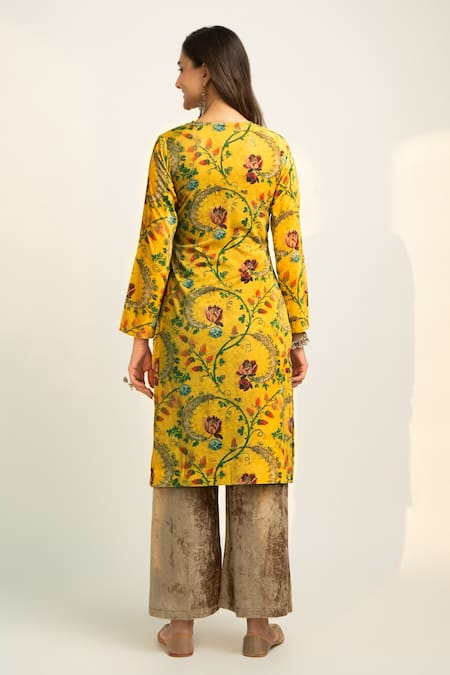 Roze Sehrish Velvet Printed Kurta 