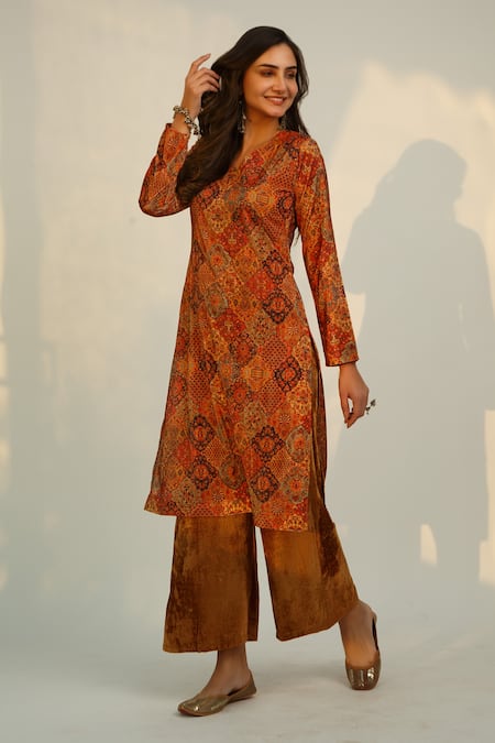 Roze Shiza Velvet Printed Kurta & Palazzo Set 