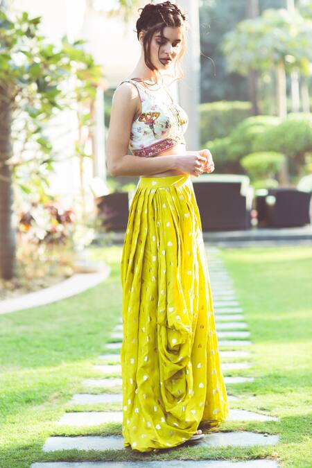 Aaryaa By Kashveen Kohli Green Skirt Linen And Blouse Satin Beads & Cutdana, Draped & Set Online at Aza Fashions Aaryaa By Kashveen Kohli_Green Skirt Linen And Blouse Satin Beads & Cutdana, Draped & Set _Online_at_Aza_Fashions