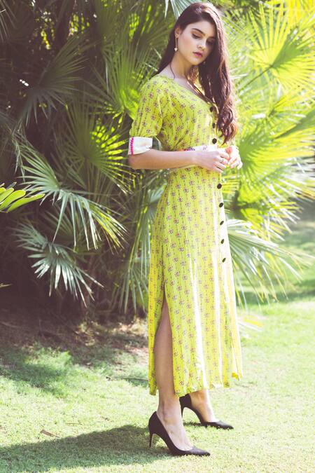 Shop Aaryaa By Kashveen Kohli Green Crepe Heart Print V Neck Shirt Dress at Aza Fashions Shop_Aaryaa By Kashveen Kohli_Green Crepe Heart Print V Neck Shirt Dress _at_Aza_Fashions