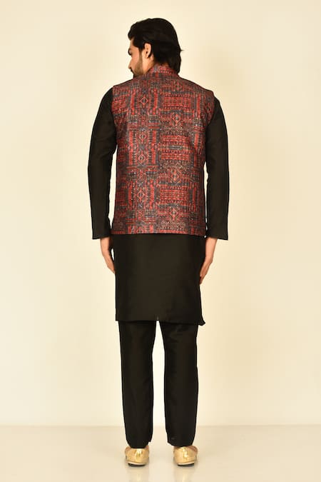 Samyukta Singhania Geometric Print Bundi & Kurta Set 