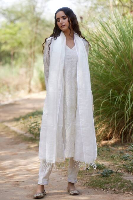 Apeksha Jain Label White Chanderi, Linen, Bamboo Cotton Floral V Neck Kurta Set