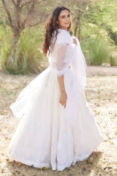 Buy Apeksha Jain Label White Organza, Net, Chanderi Floral, Resham, Kasab Bird V Neck Lehenga Set Online at Aza Fashions Buy_Apeksha Jain Label_White Organza, Net, Chanderi Floral, Resham, Kasab Bird V Neck Lehenga Set_Online_at_Aza_Fashions