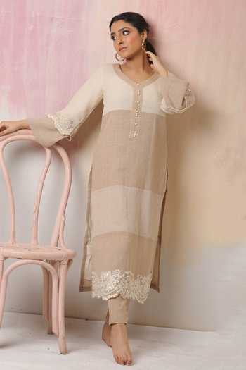 Leela By A_Beige Jute , Mulmul Floral, Thread V Colorblock Kurta And Pant Set _Online_at_Aza_Fashions