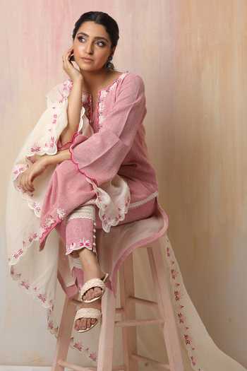 Buy_Leela By A_Pink Jute , Mulmul Floral, Ghungroo Notched Embroidered Kurta Set _Online_at_Aza_Fashions