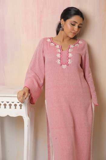 Leela By A_Pink Jute , Mulmul Floral, Ghungroo Notched Embroidered Kurta Set _at_Aza_Fashions
