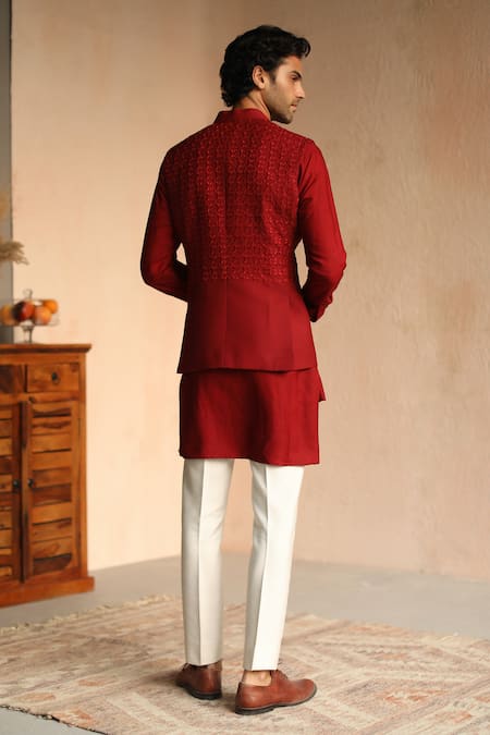 Philocaly Pompously Embroidered Bundi 