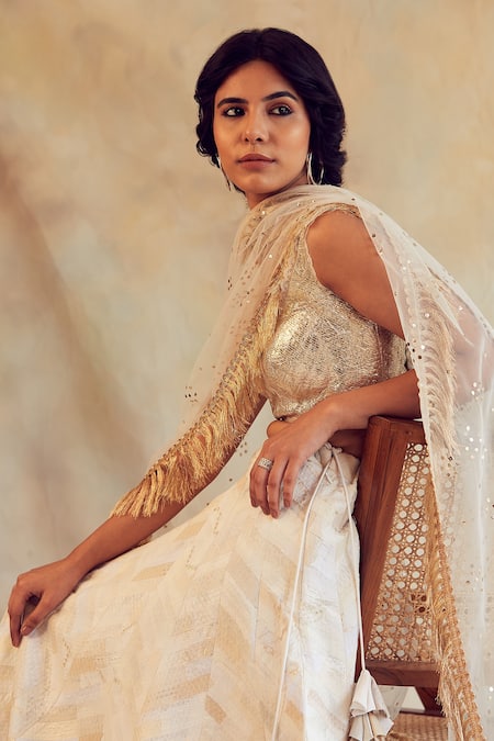 Priyanka Raajiv White Brocades And Handwoven Tissue, Cottons, Prints, Gule Makhmal Lehenga Set at Aza Fashions Priyanka Raajiv_White Brocades And Handwoven Tissue, Cottons, Prints, Gule Makhmal Lehenga Set _at_Aza_Fashions