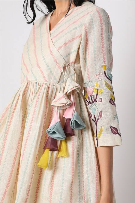 Shop Leela By A White Jute Geometric, Striped V Neck Printed Angrakha And Pant Set Online at Aza Fashions Shop_Leela By A_White Jute Geometric, Striped V Neck Printed Angrakha And Pant Set _Online_at_Aza_Fashions